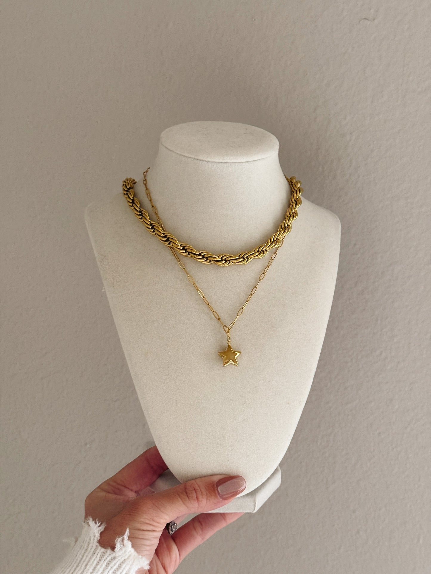 Knot necklace
