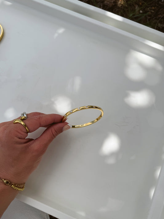 Airy bangle