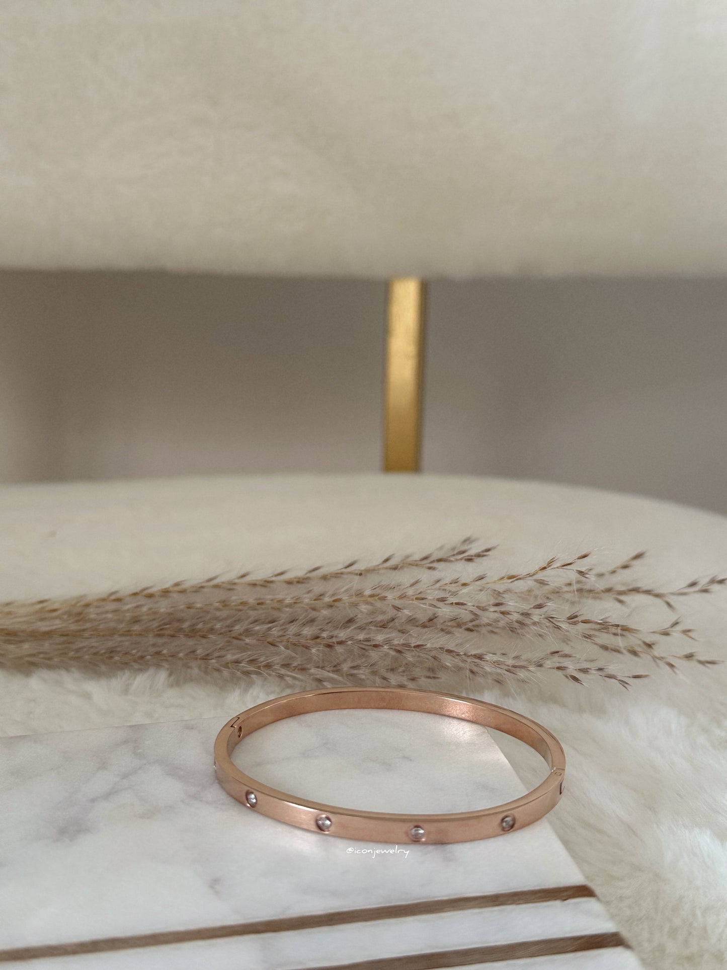 Edgy bangle (rose gold)